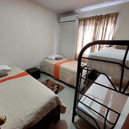 Aptos Casa Caribe, Habitaciones Privadas En Aptos Compartidos & Aptos Completos Con Auto Entrada 利蒙港 外观 照片