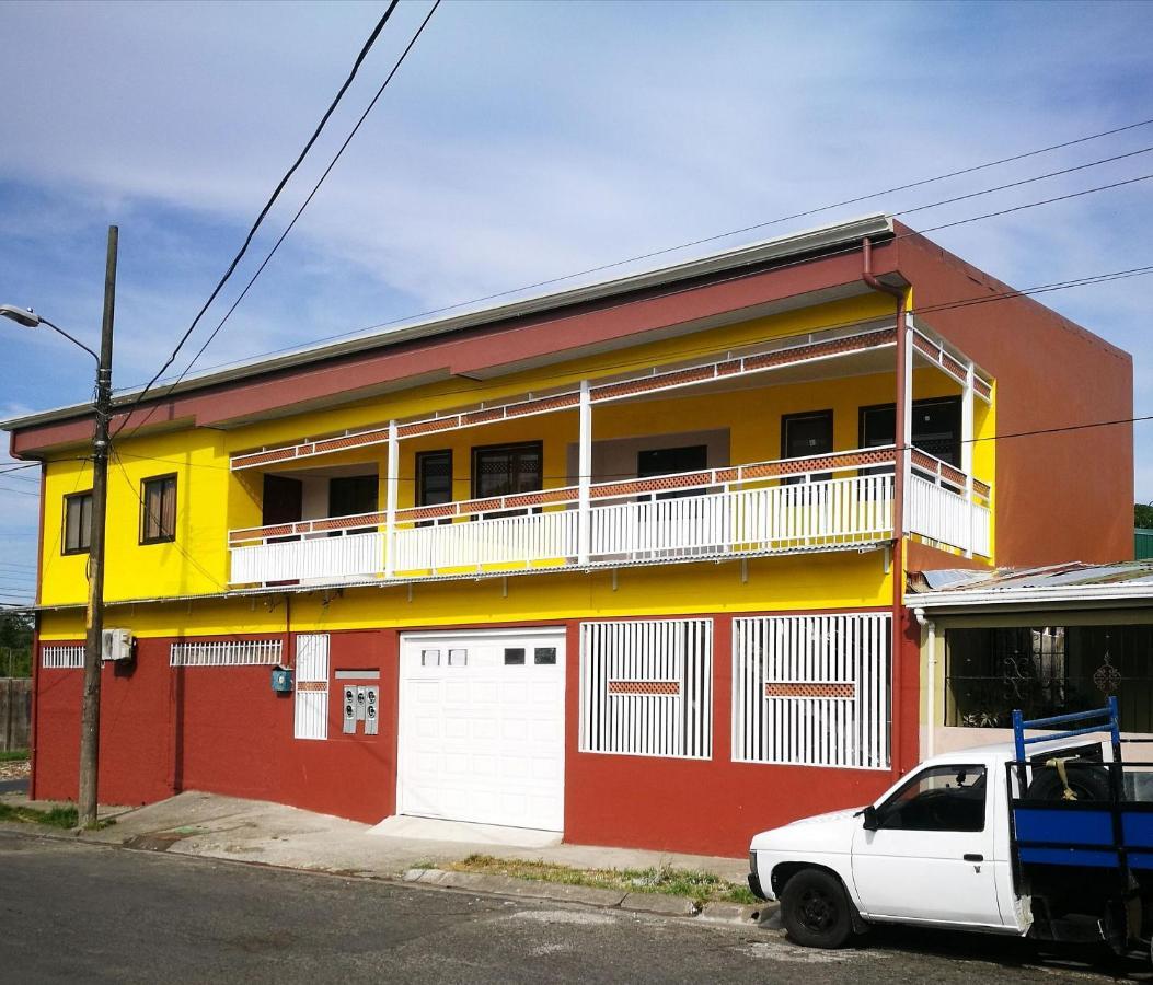 Aptos Casa Caribe, Habitaciones Privadas En Aptos Compartidos & Aptos Completos Con Auto Entrada 利蒙港 外观 照片