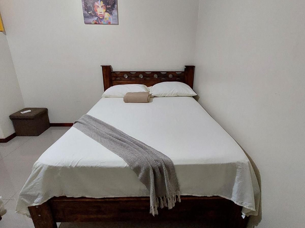 Aptos Casa Caribe, Habitaciones Privadas En Aptos Compartidos & Aptos Completos Con Auto Entrada 利蒙港 外观 照片