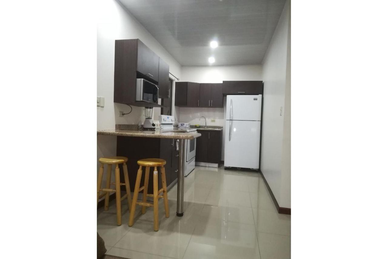 Aptos Casa Caribe, Habitaciones Privadas En Aptos Compartidos & Aptos Completos Con Auto Entrada 利蒙港 外观 照片