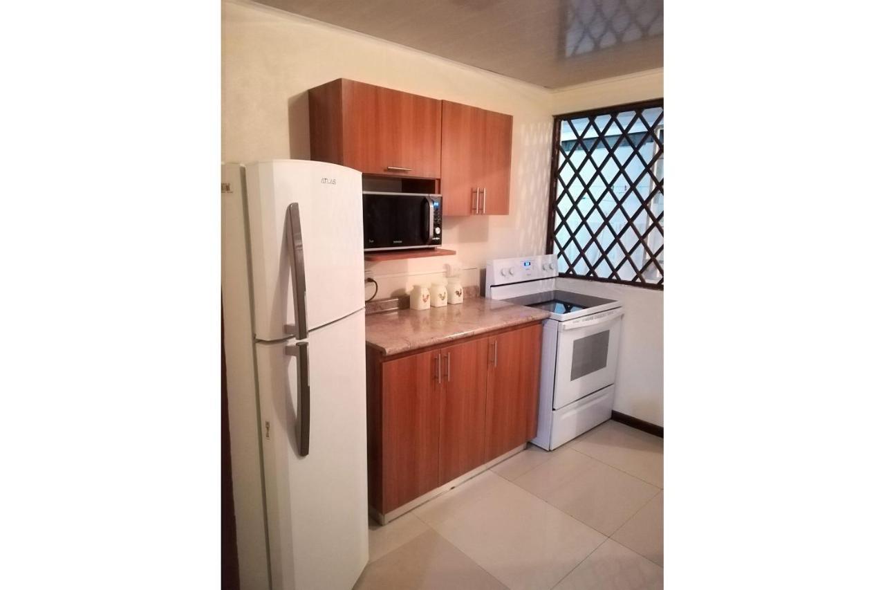 Aptos Casa Caribe, Habitaciones Privadas En Aptos Compartidos & Aptos Completos Con Auto Entrada 利蒙港 外观 照片