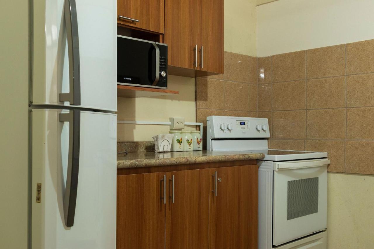 Aptos Casa Caribe, Habitaciones Privadas En Aptos Compartidos & Aptos Completos Con Auto Entrada 利蒙港 外观 照片