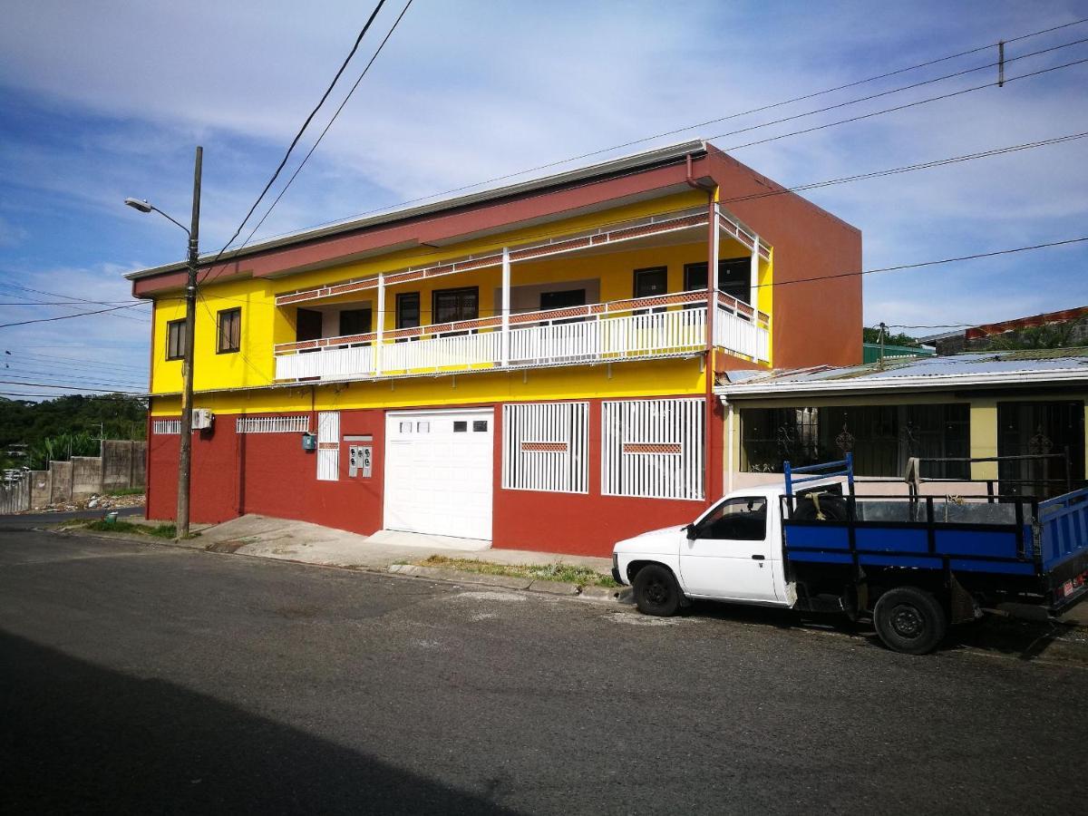 Aptos Casa Caribe, Habitaciones Privadas En Aptos Compartidos & Aptos Completos Con Auto Entrada 利蒙港 外观 照片