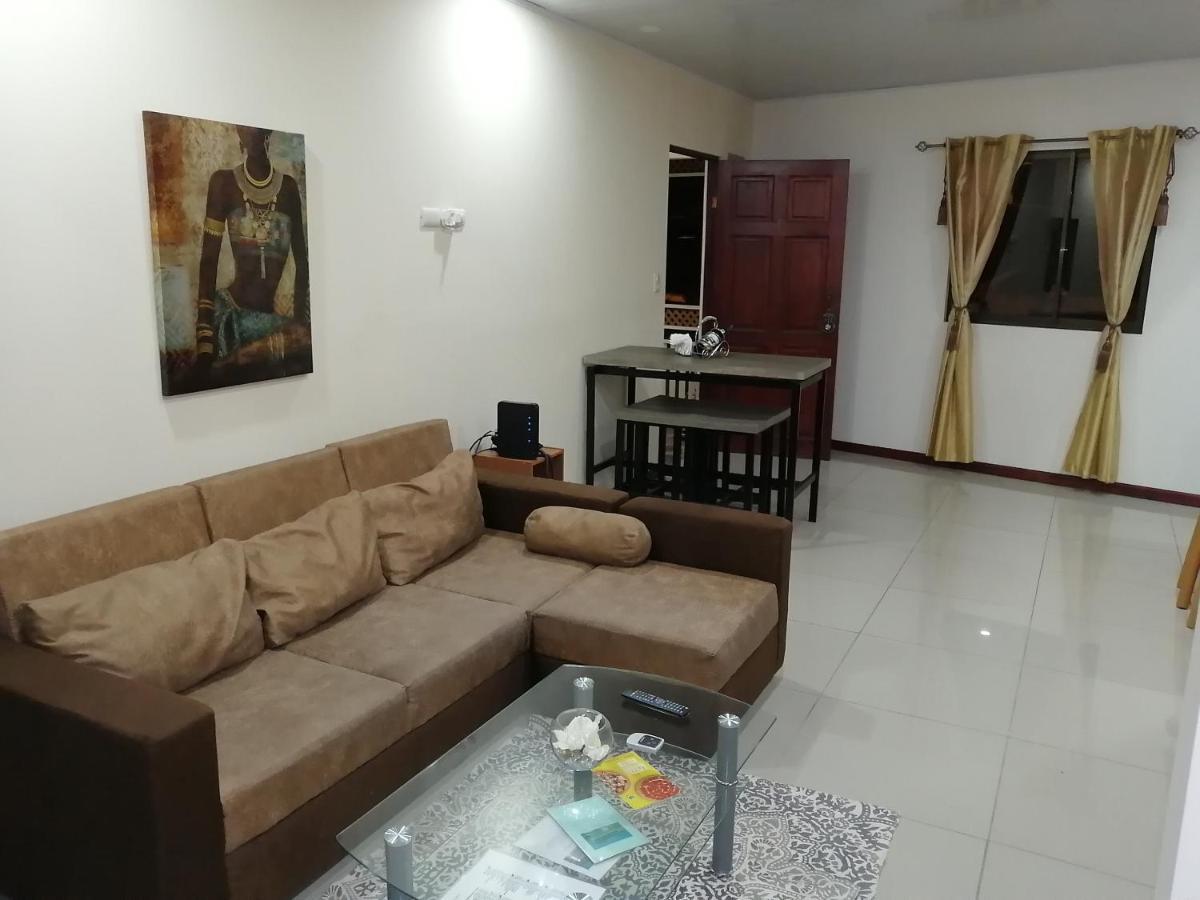 Aptos Casa Caribe, Habitaciones Privadas En Aptos Compartidos & Aptos Completos Con Auto Entrada 利蒙港 外观 照片